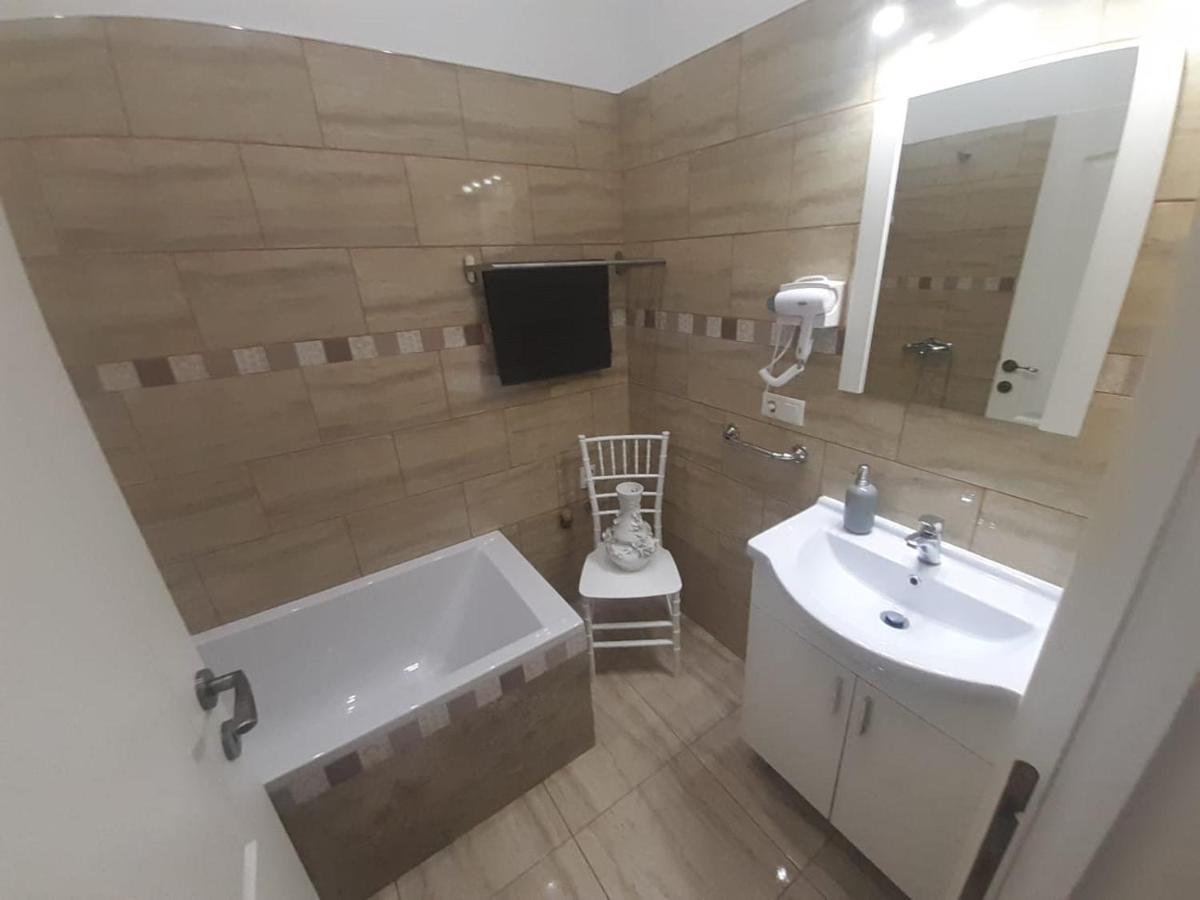 Apartament 2 Camere - Casa Divertis บูเซา ภายนอก รูปภาพ